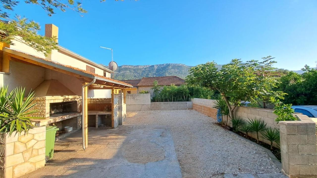 Holiday Home Leonida Jelsa  Bagian luar foto