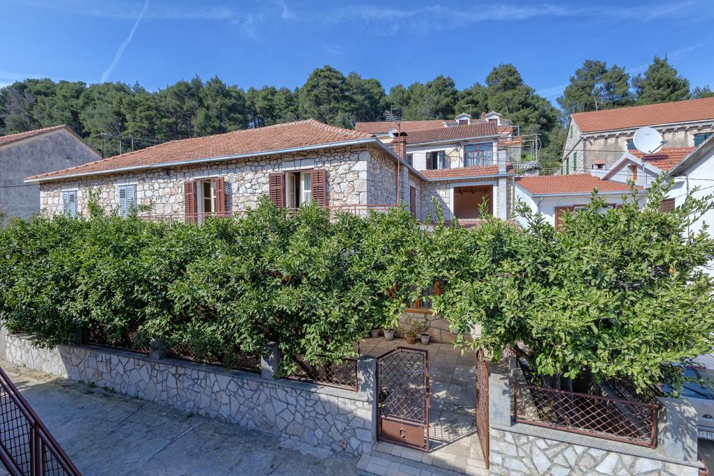 Holiday Home Leonida Jelsa  Bagian luar foto