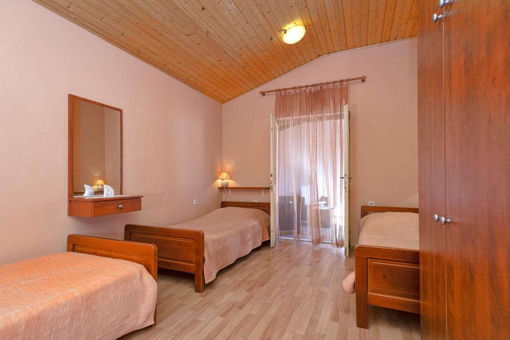 Holiday Home Leonida Jelsa  Bagian luar foto